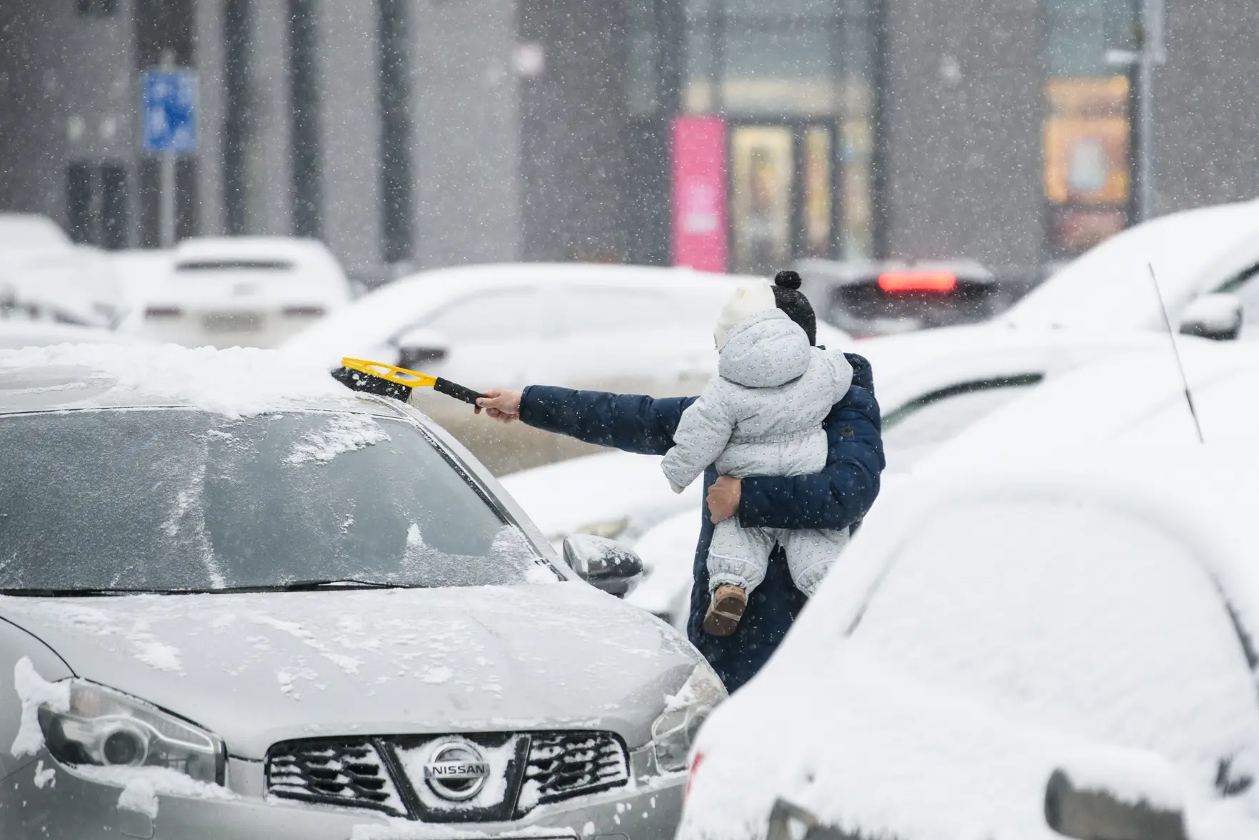 Снежный циклон обрушился на Петропавловск-Камчатский