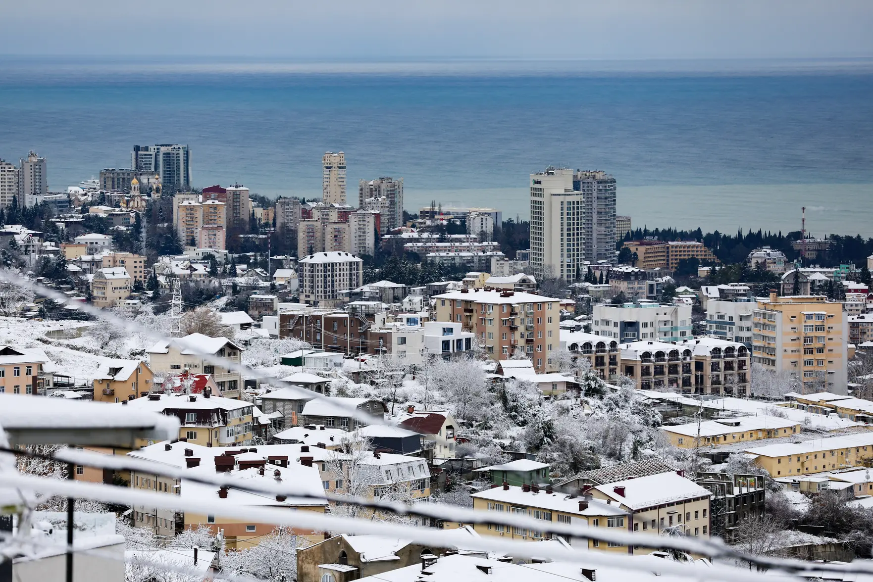 Мощный шторм обрушился на Сочи