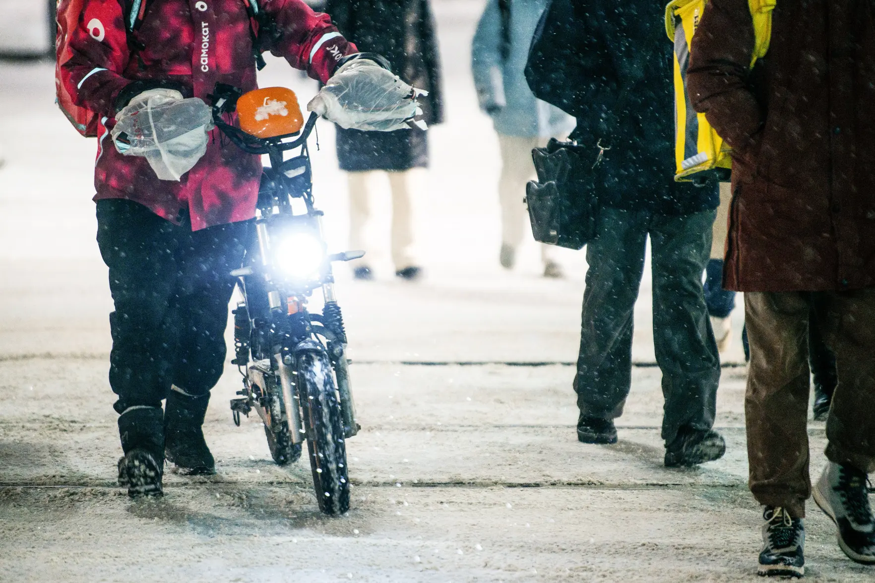 Средняя зарплата курьеров в России за месяц почти дошла до 170 тысяч рублей