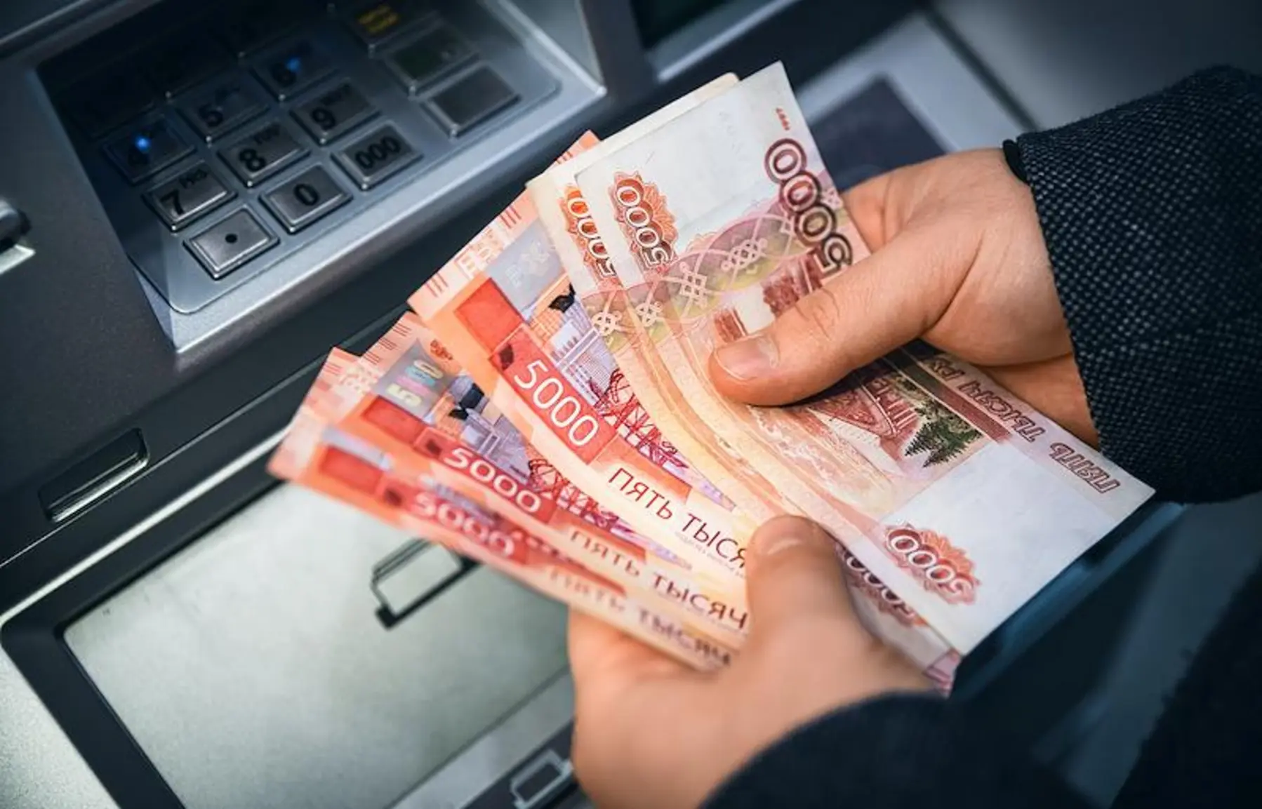 Средняя зарплата в сфере перестрахования в России