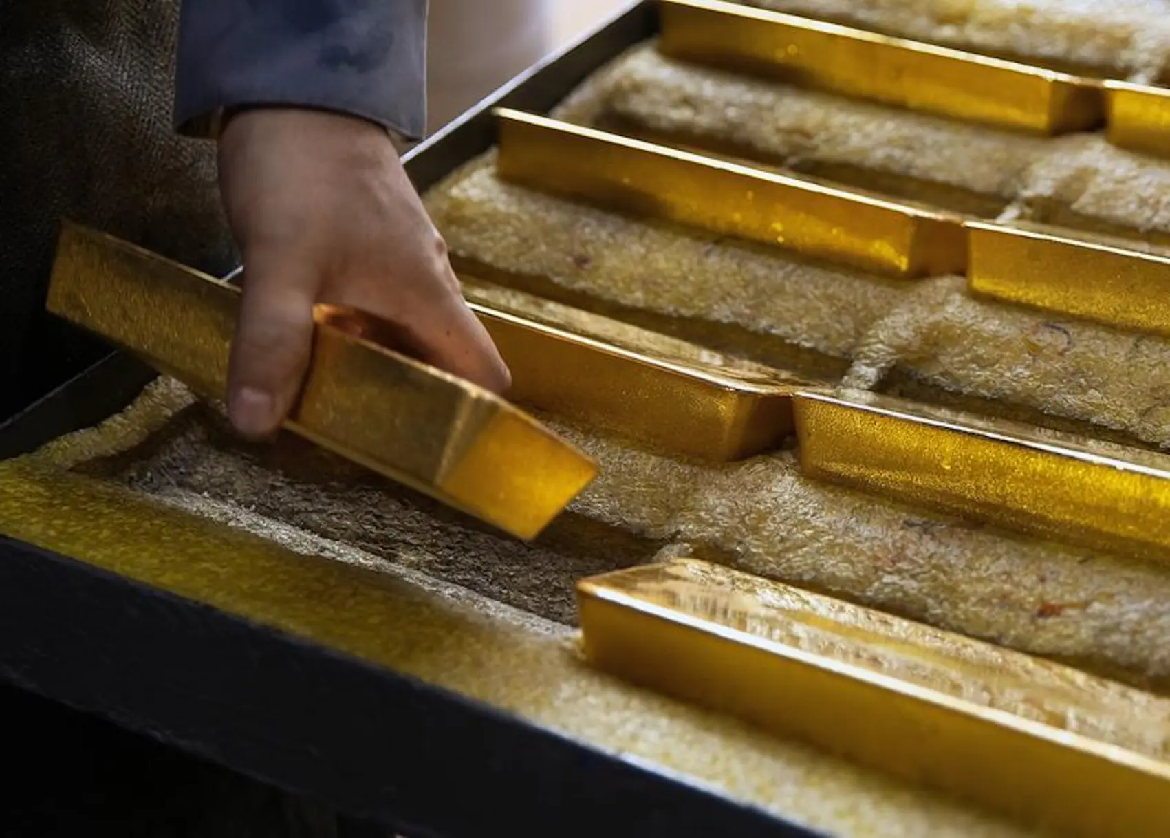 Стоимость золота обновила рекордный максимум