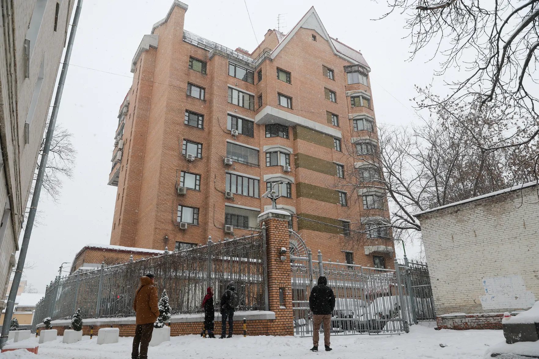 Судебные приставы начали выселение Ларисы Долиной из скандальной квартиры