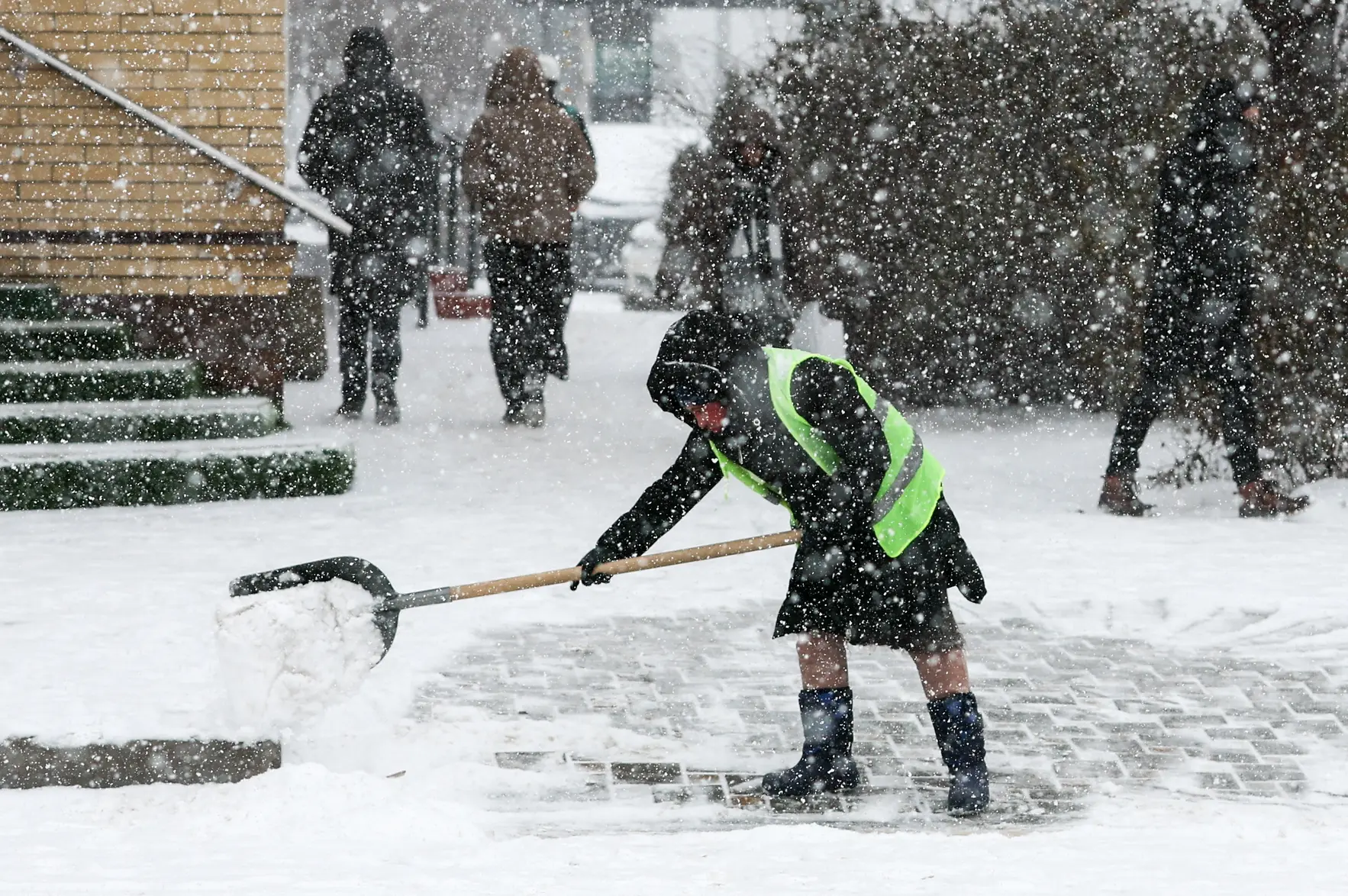 В Ульяновске в аварийном доме обрушился потолок из-за снега