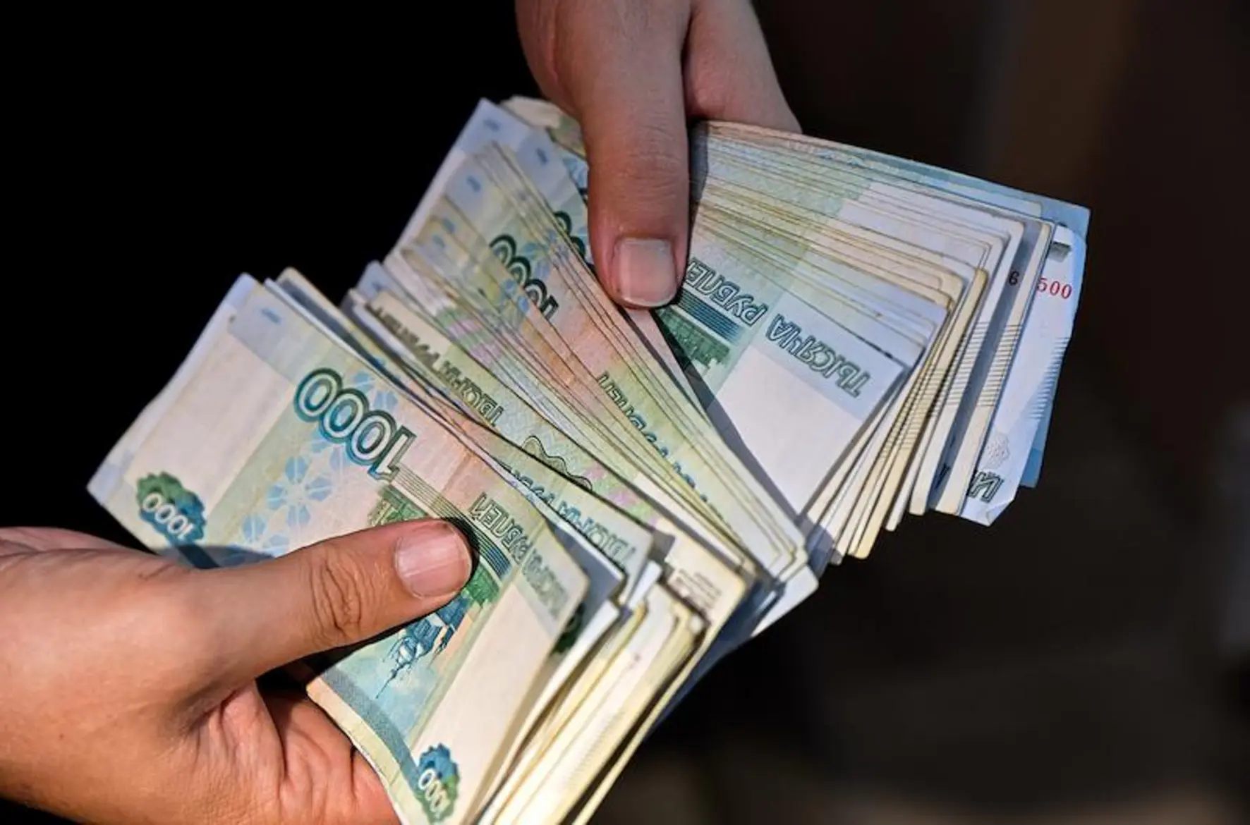 Власти России собираются ограничить вывоз наличных рублей