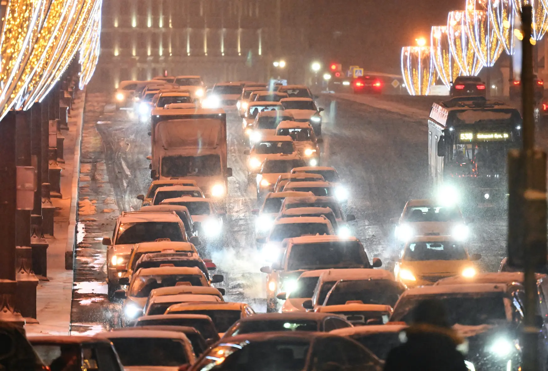 Водителям рекомендуют отказаться от поездок на личном автотранспорте