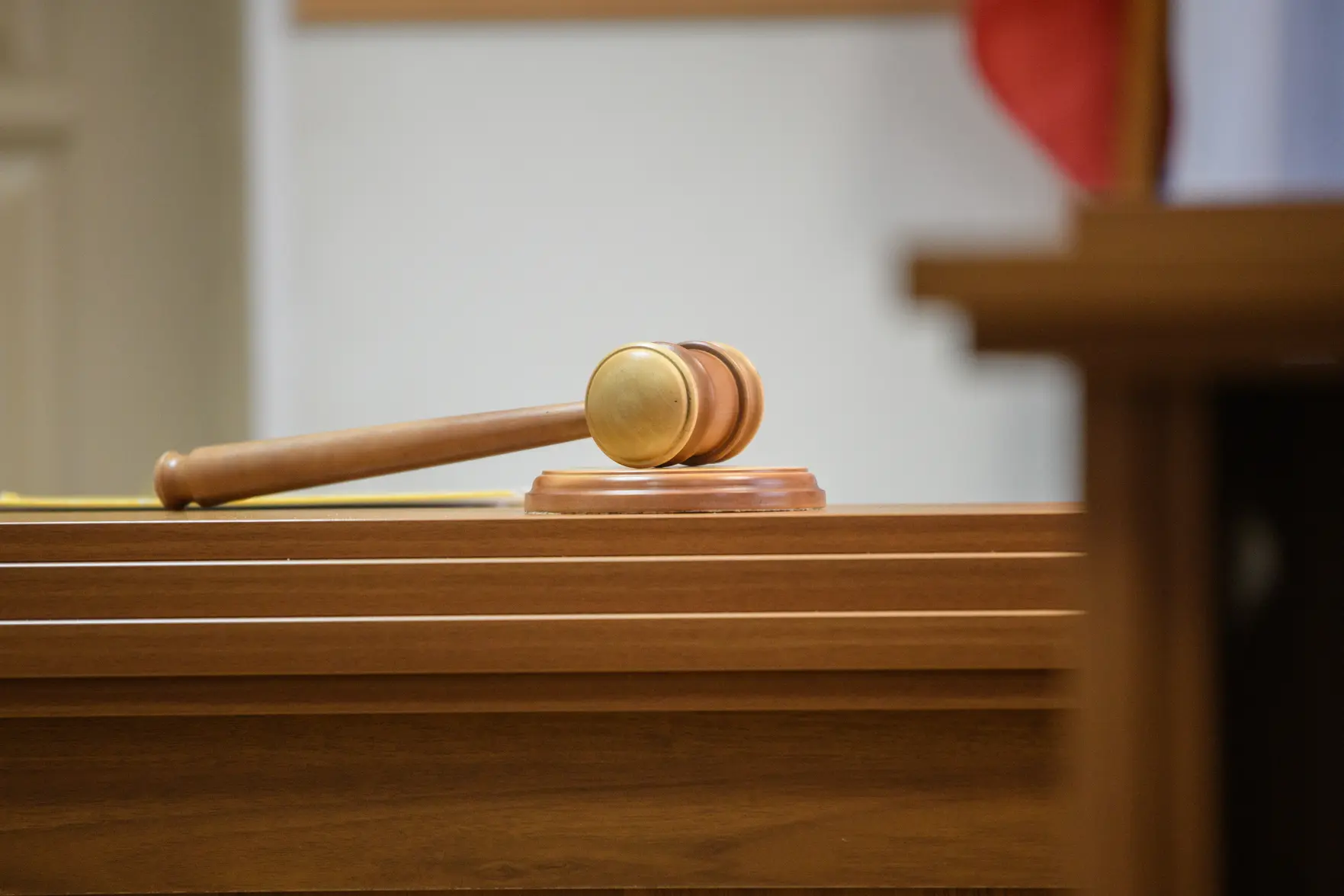 В Воронеже мужчина на коляске получил 379 тысяч рублей после падения на пандусе