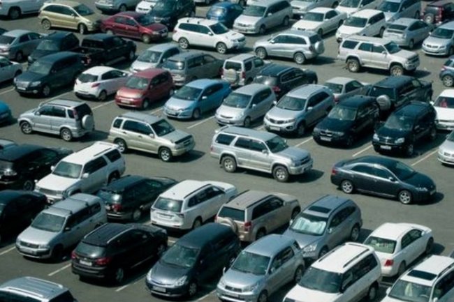 Ввоз новых автомобилей в Россию сократился на 64%