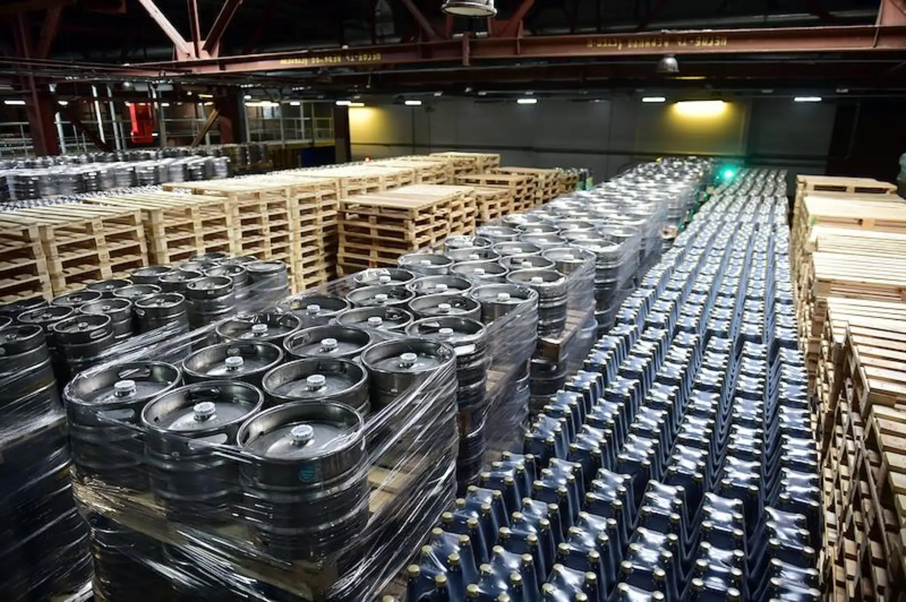 Выпуск пива в России по итогам 2025 года впервые за несколько лет снизился