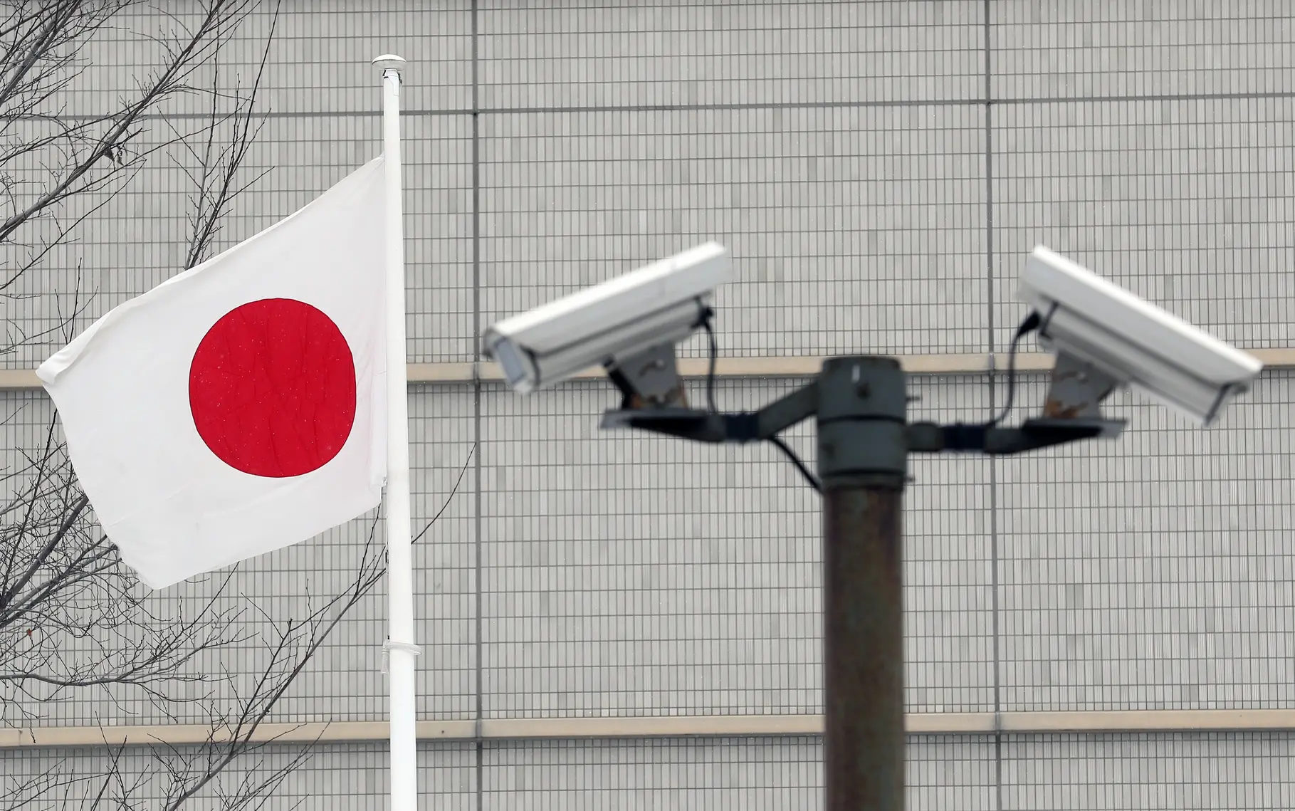 Япония выпустит 80 миллионов баррелей нефти из резервов