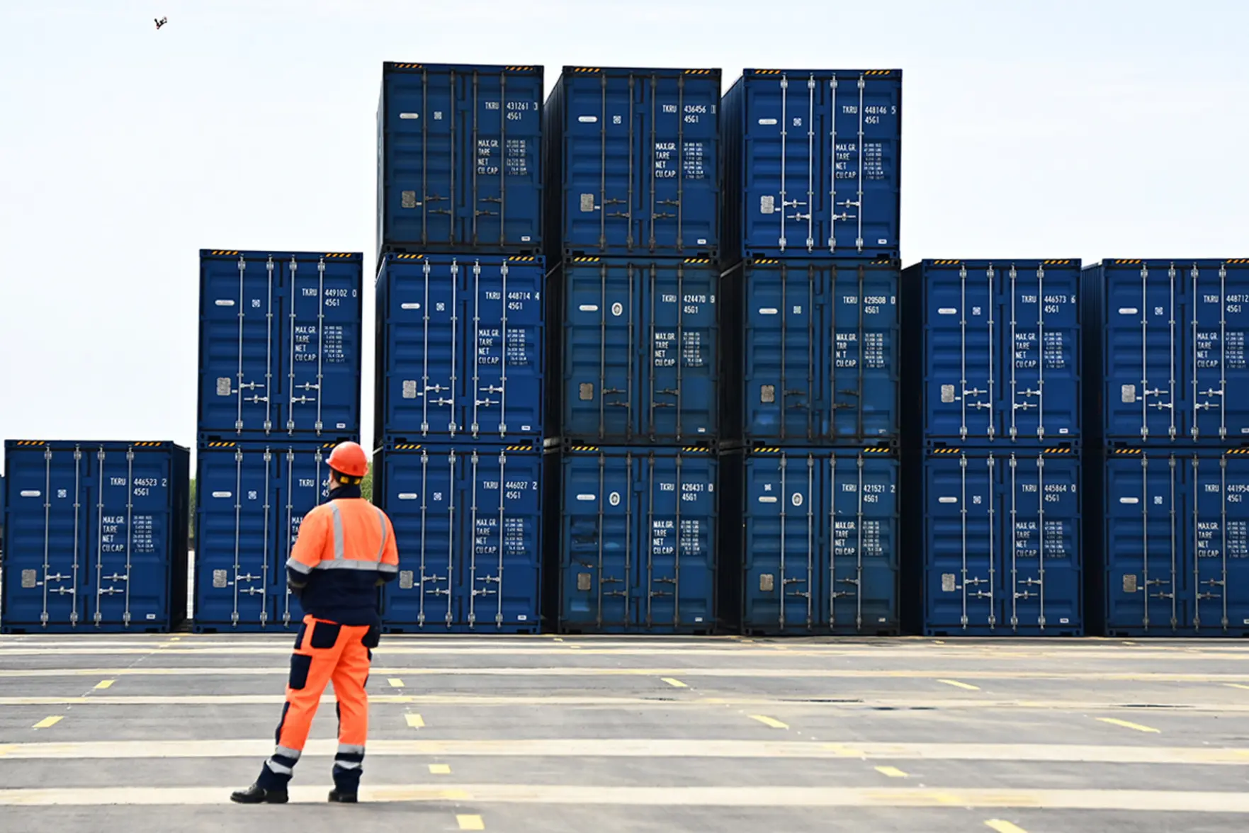 Зеленский ввел санкции против 140 граждан России и Ирана