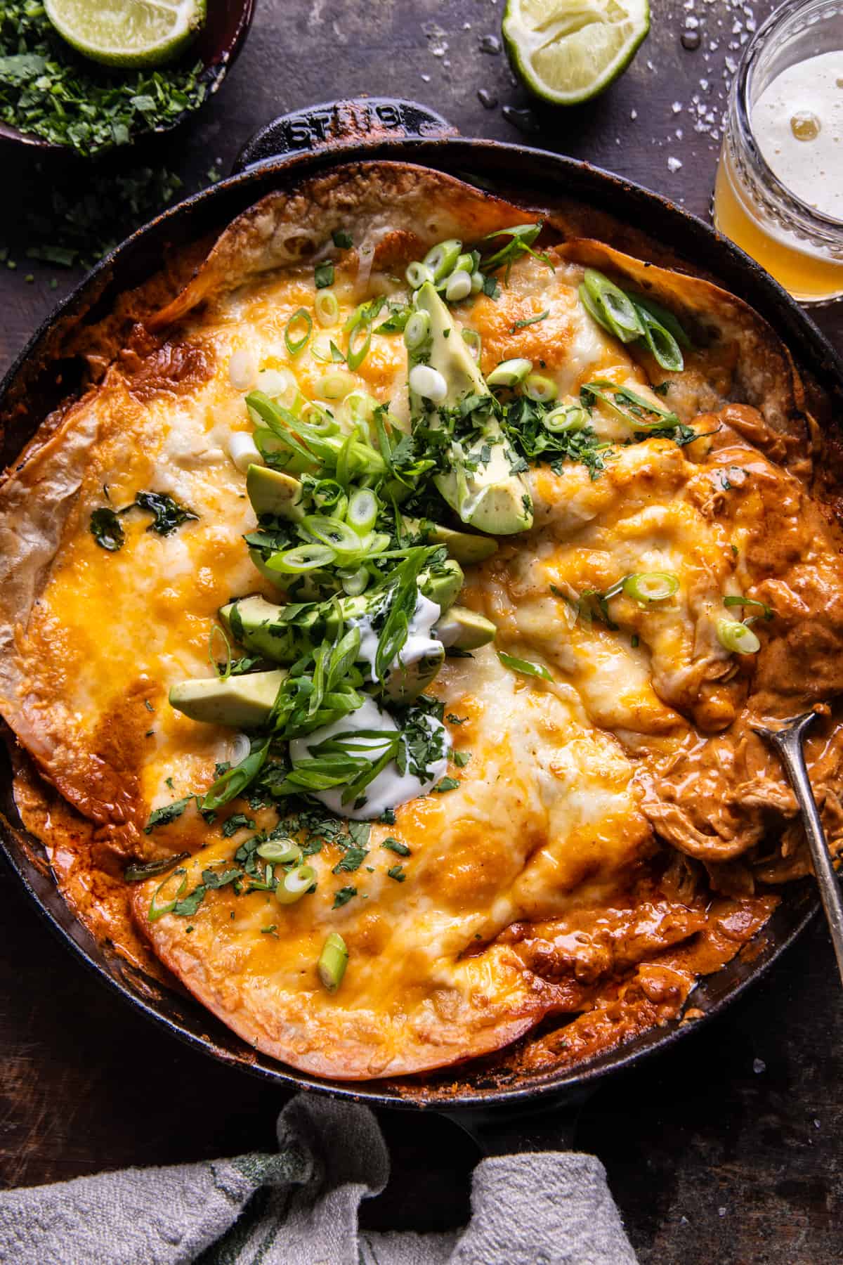 Krämig och hälsosam kyckling-enchilada i stekpanna - Recept med ingredienser och tillagningsinstruktioner