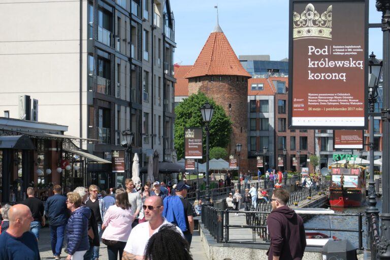 Stary Port w Gdańsku i Budynek Poczty Polskiej