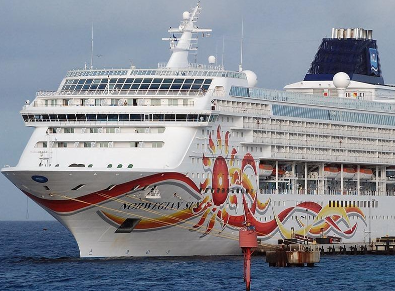 wizyta wycieczkowca NORWEGIAN SUN