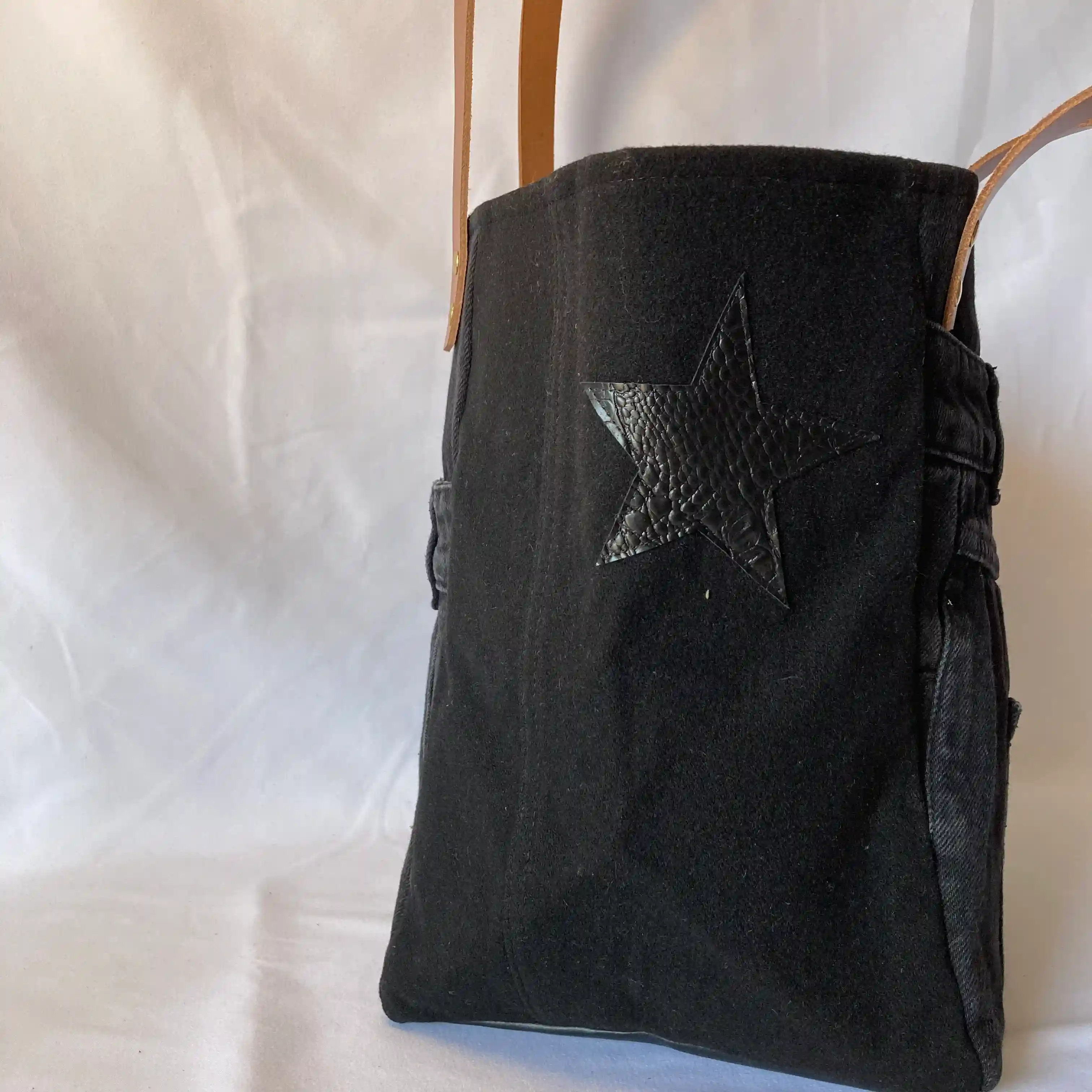 Ensemble Gold Star loves Black 3