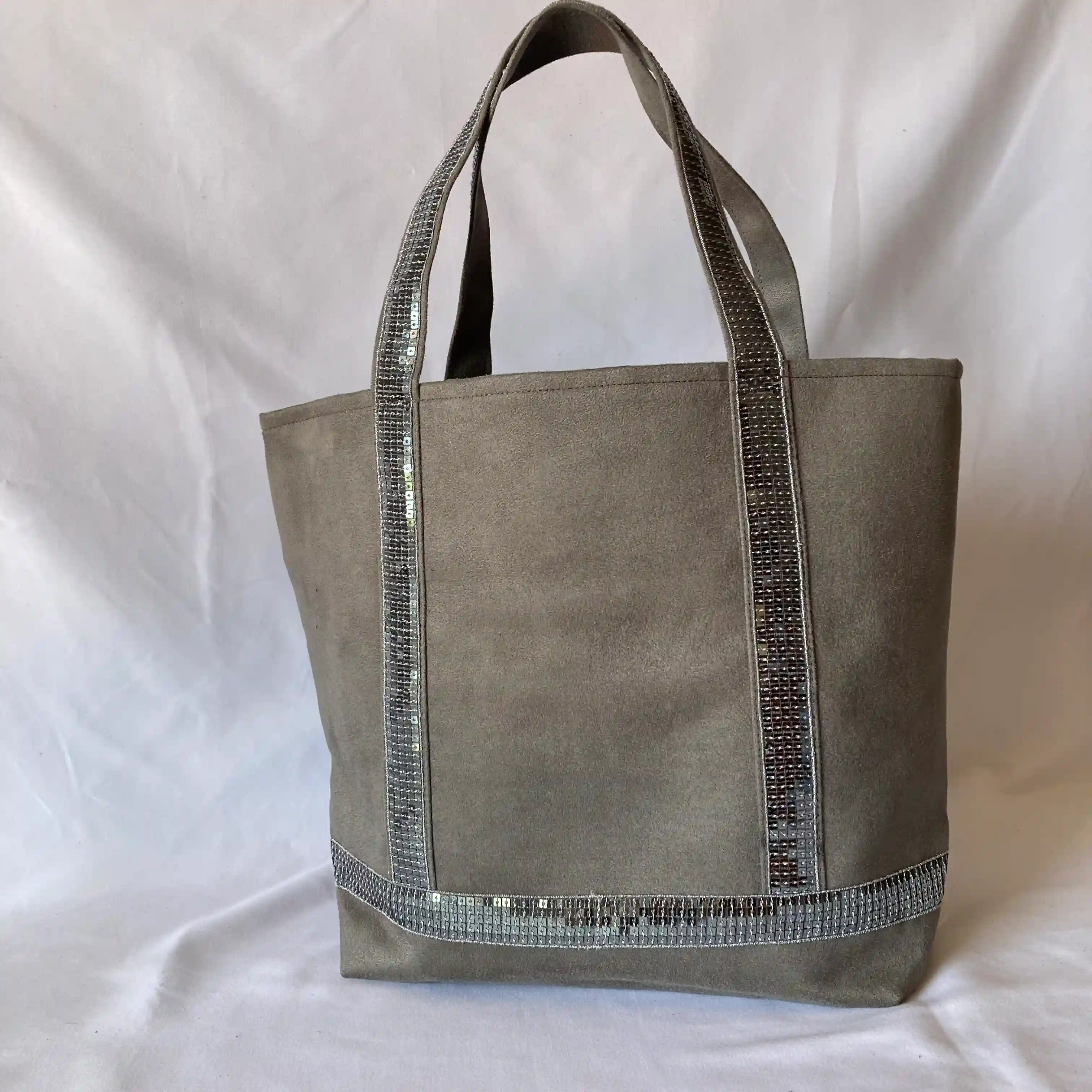 Ensemble cabas et trousse en suédine grise et sequins gris