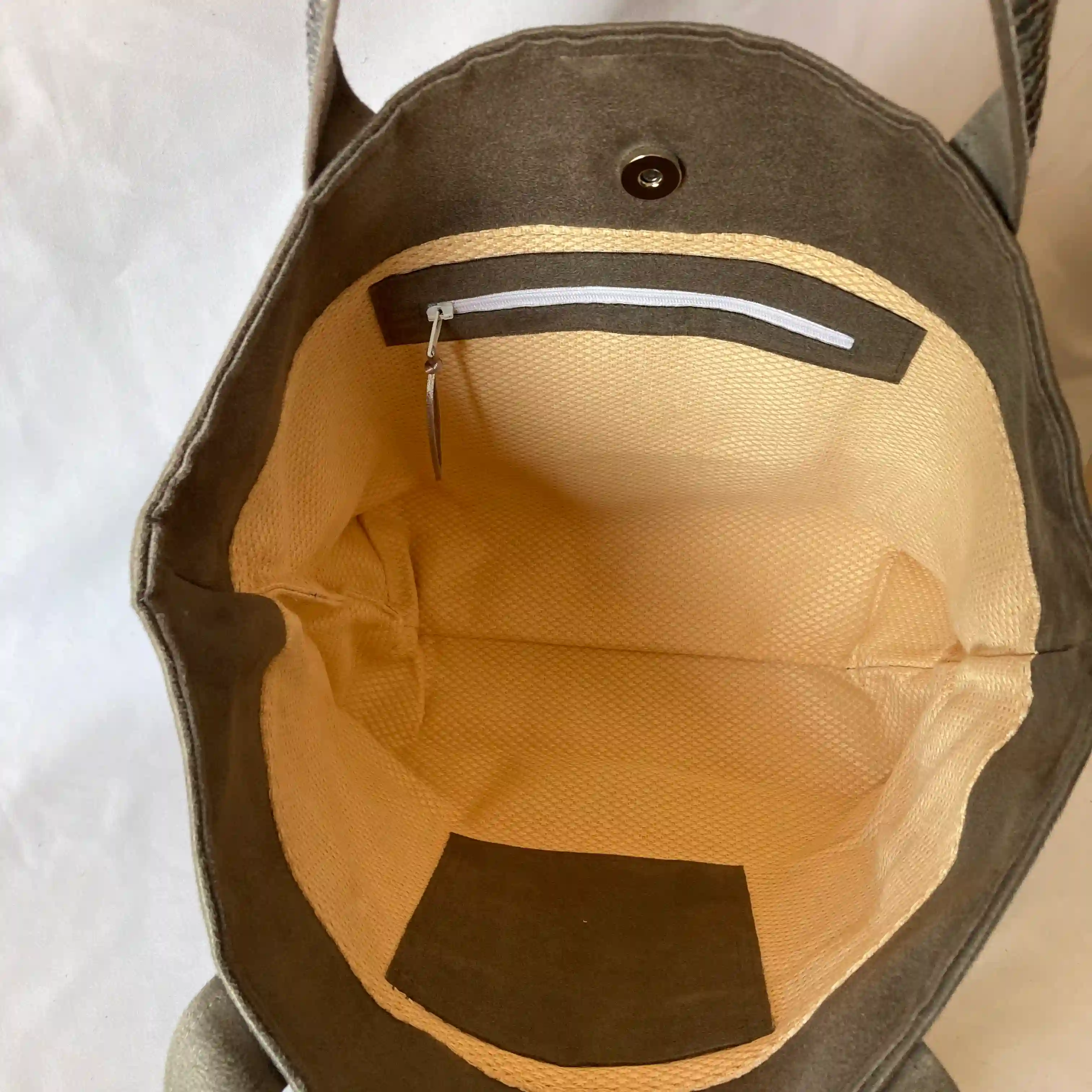 Ensemble cabas et trousse en suédine grise et sequins gris 2