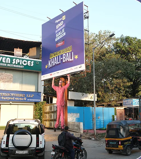 The same Flipkart cut-out site seen from the road in Mumbai