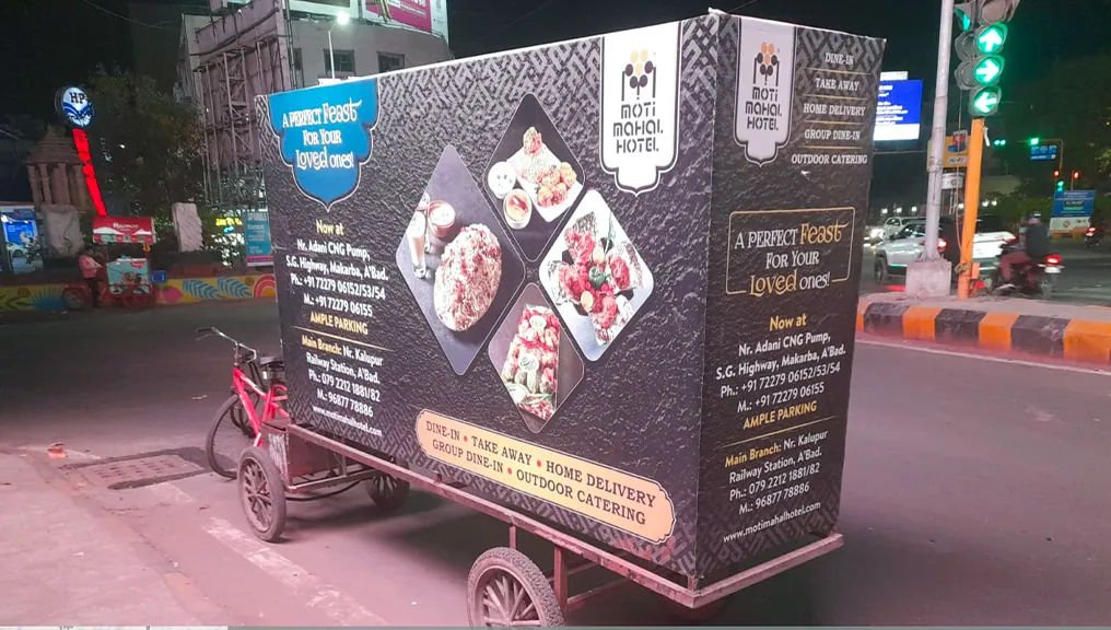 The Moti Mahal cart working a lit Ahmedabad junction after dark