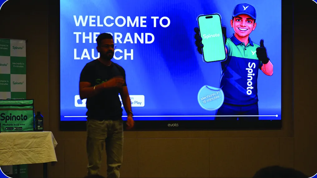 Spinoto brand launch stage with the mechanic in fifteen minutes proposition on the backdrop