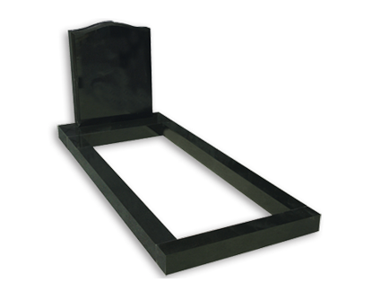 Classic shape memorial with understated kerbs