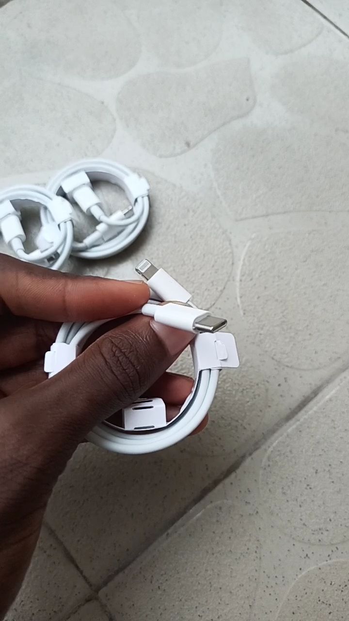 Lightning to Type-C USB cable video