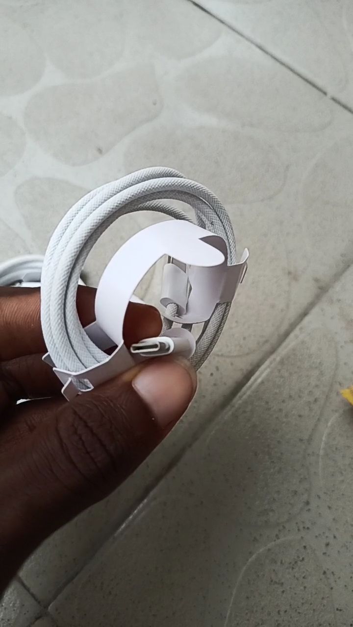 USB Type-C to Type-C cable video