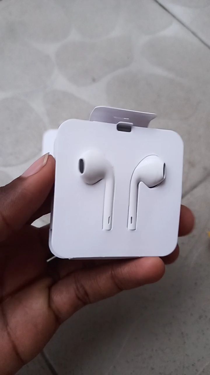 Apple Lightning wired earpiece video