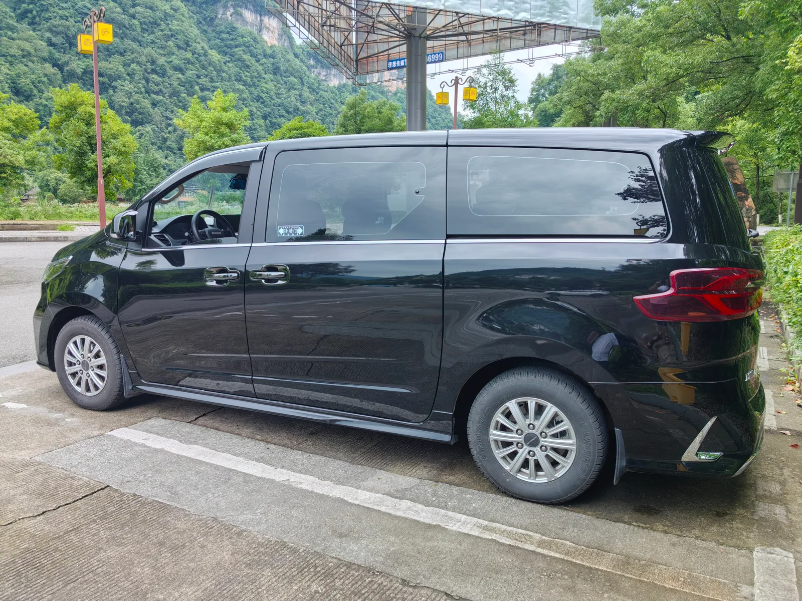 Аренда авто с водителем — Zhangjiajie City