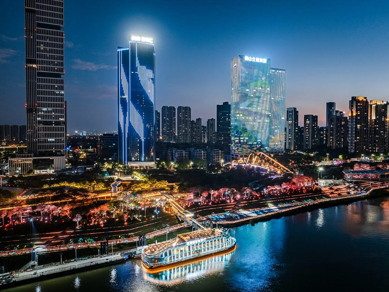 Аренда авто с водителем — Foshan City
