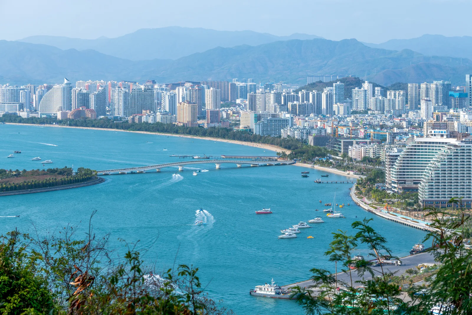 Аренда авто с водителем — Haikou City
