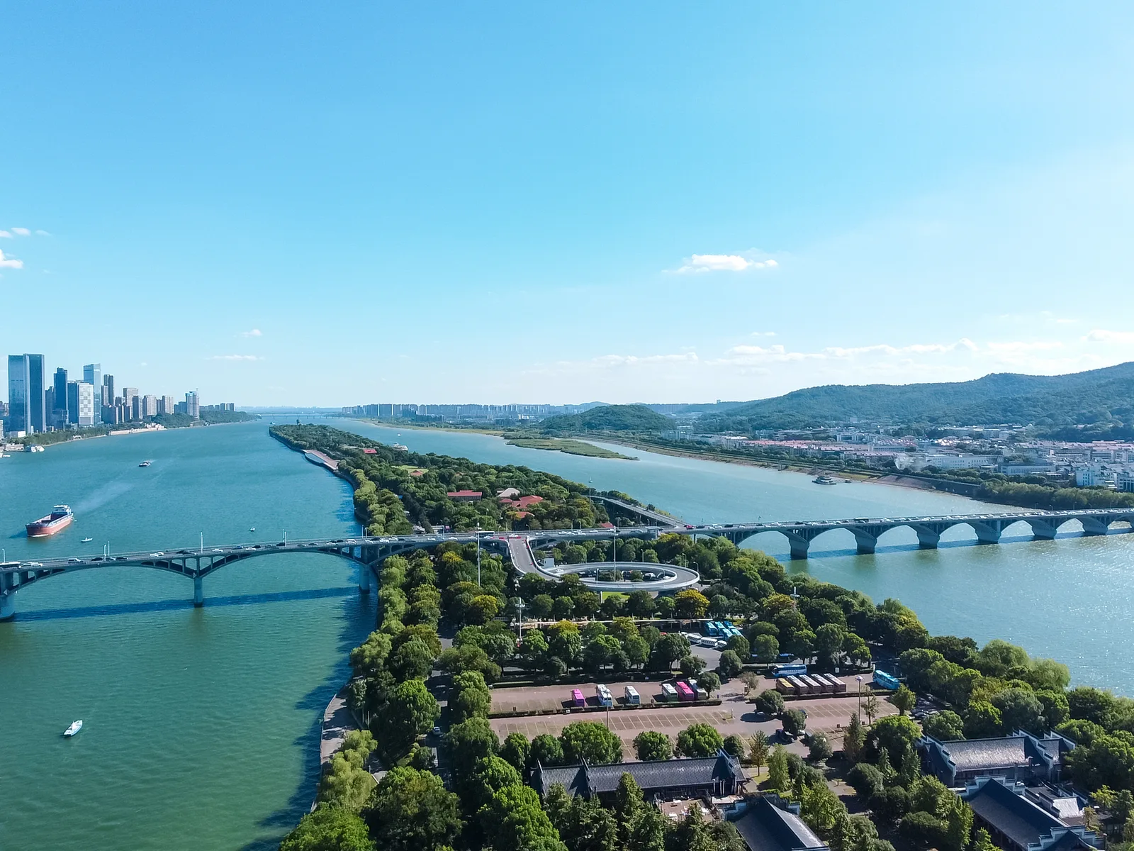Аренда авто с водителем — Changsha City